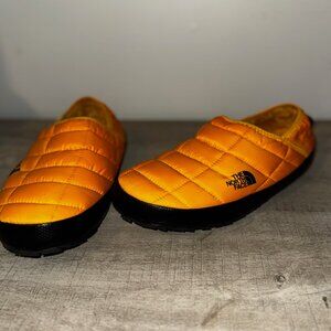 Men’s THERMOBALL™ Traction Mules Gold/Orange and Black